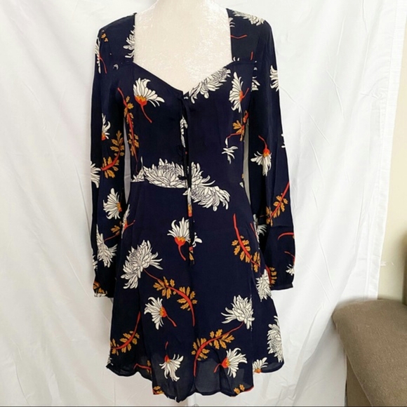 🌱HOST PICK🌱Cupcakes & Cashmere Navy Floral Dress - Picture 2 of 16